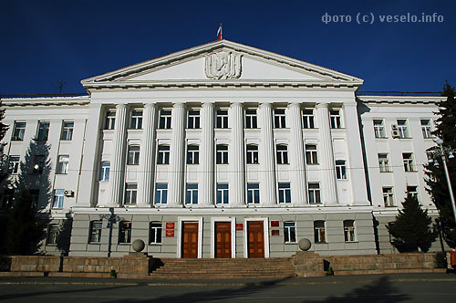Центральная площадь имени Ленина. Здание городской администрации