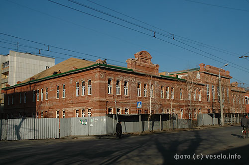 Старый Курган. Улица Куйбышева. Отстроенное здание старой филармонии.